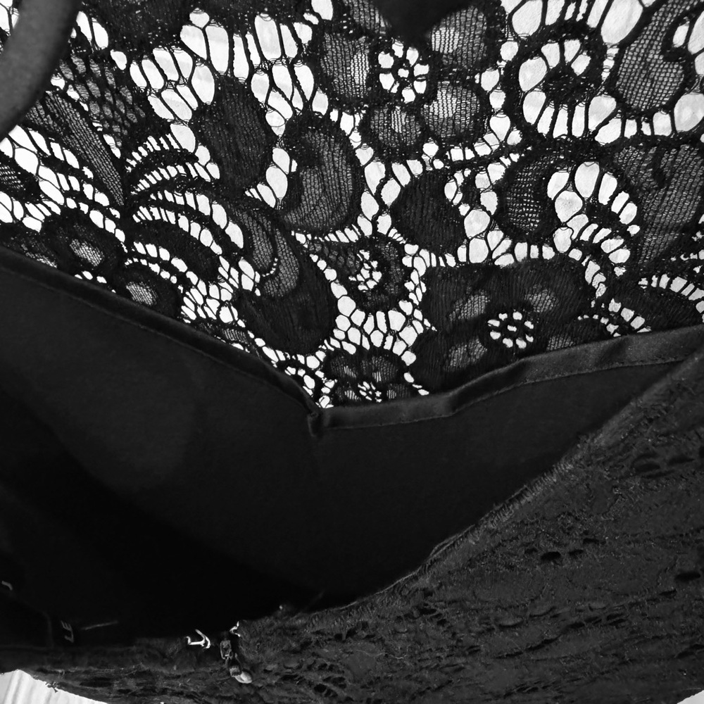 Le Chateau Black Lace Long Sleeve Dress - Picture 5 of 8